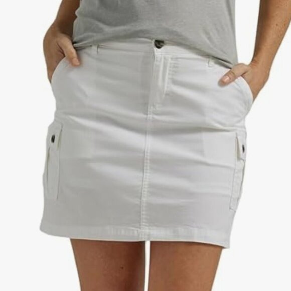 NWT Lee womens Ultra Lux Comfort With Flex-to-go Cargo Skort, white, size 4 - Picture 1 of 12